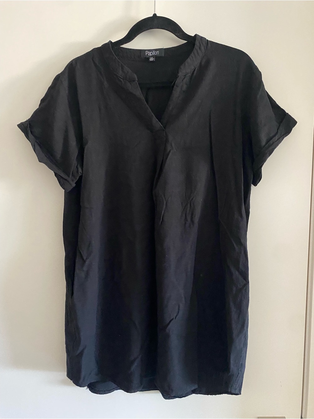 Papillon Blanc Black Short-Sleeve V-Neck Tunic Dress